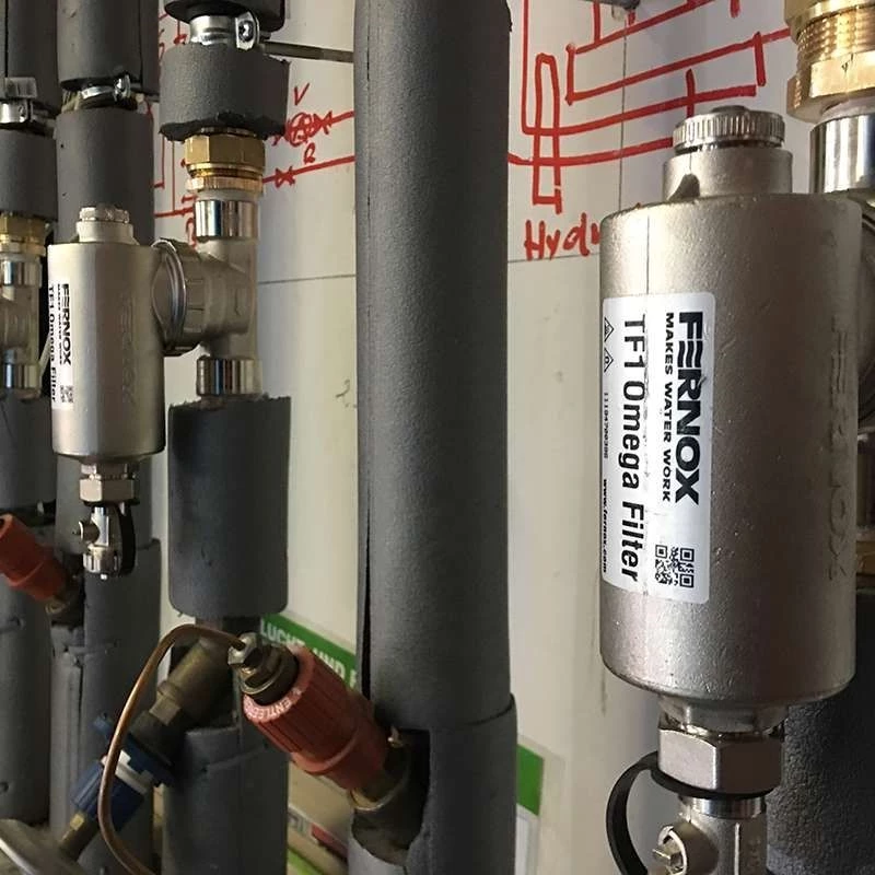 Fernox TF1 Omega Filter mágneses iszapleválasztó, 3/4"