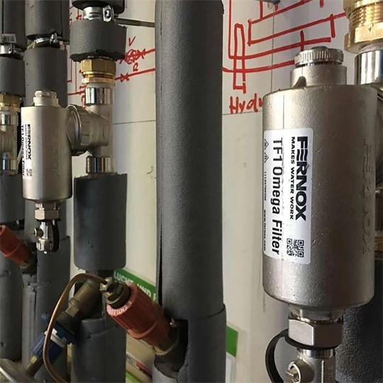Fernox TF1 Omega Filter 22 mm mágneses iszapleválasztó