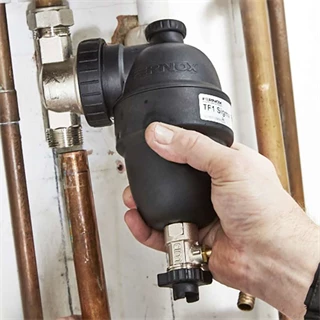 Fernox TF1 Sigma Filter 1" Isolation Valves - fűtésrendszerbe építhető kombinált mágneses iszapleválasztó csapokkal