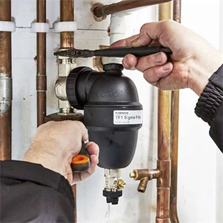 Fernox TF1 Sigma Filter 1" Isolation Valves - fűtésrendszerbe építhető kombinált mágneses iszapleválasztó csapokkal