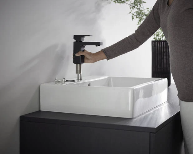 Hansgrohe Vernis Shape 100 egykaros mosdócsaptelep, lefolyógarnitúra nélkül, matt fekete