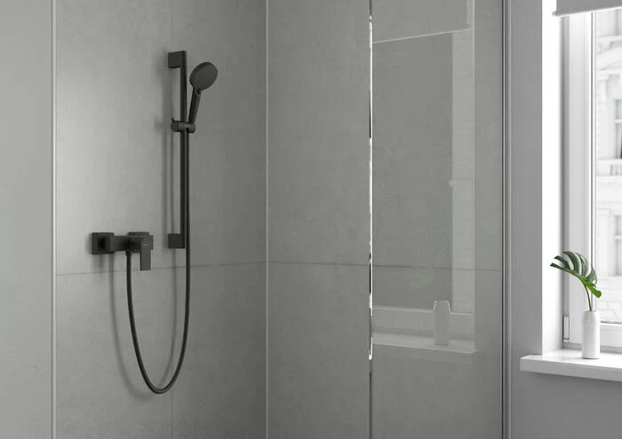 Hansgrohe Vernis Shape egykaros zuhanycsaptelep falsíkon kívüli szereléshez, matt fekete