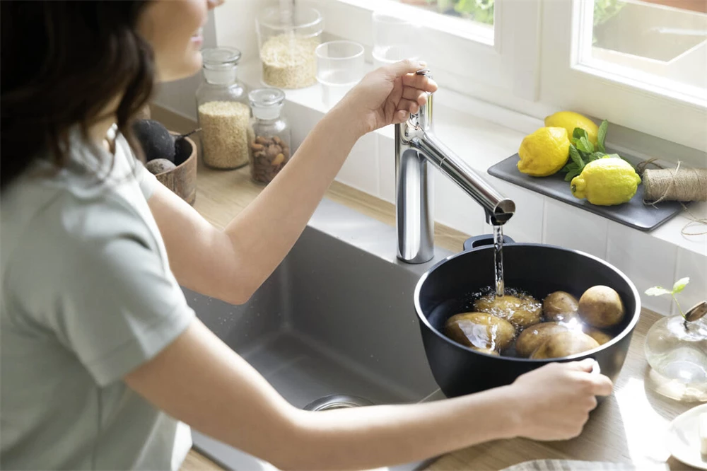 Hansgrohe Zesis M33 egykaros konyhai csaptelep 160, fém kihúzható zuhanyfejjel, 2jet króm
