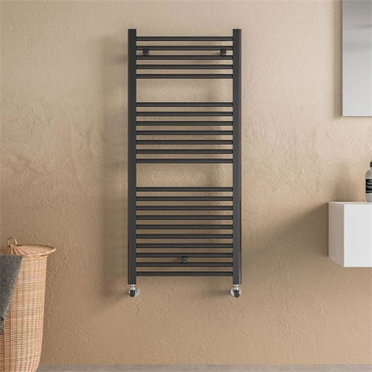 Lazzarini design radiátor SANREMO, egyenes, matt fekete (RAL9005), 1110x600 mm