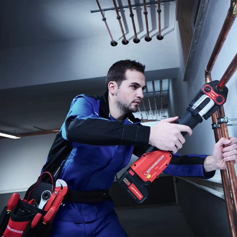 Rothenberger ROMAX 4000 présgép szett SV15-22-28 préspofa készlettel és 1db 4.0 Ah-s akkumulátorral,töltővel