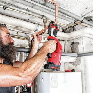 Rothenberger ROMAX Compact TT akkumulátoros présgép 2 db 2Ah-s akkumulátorral és töltővel