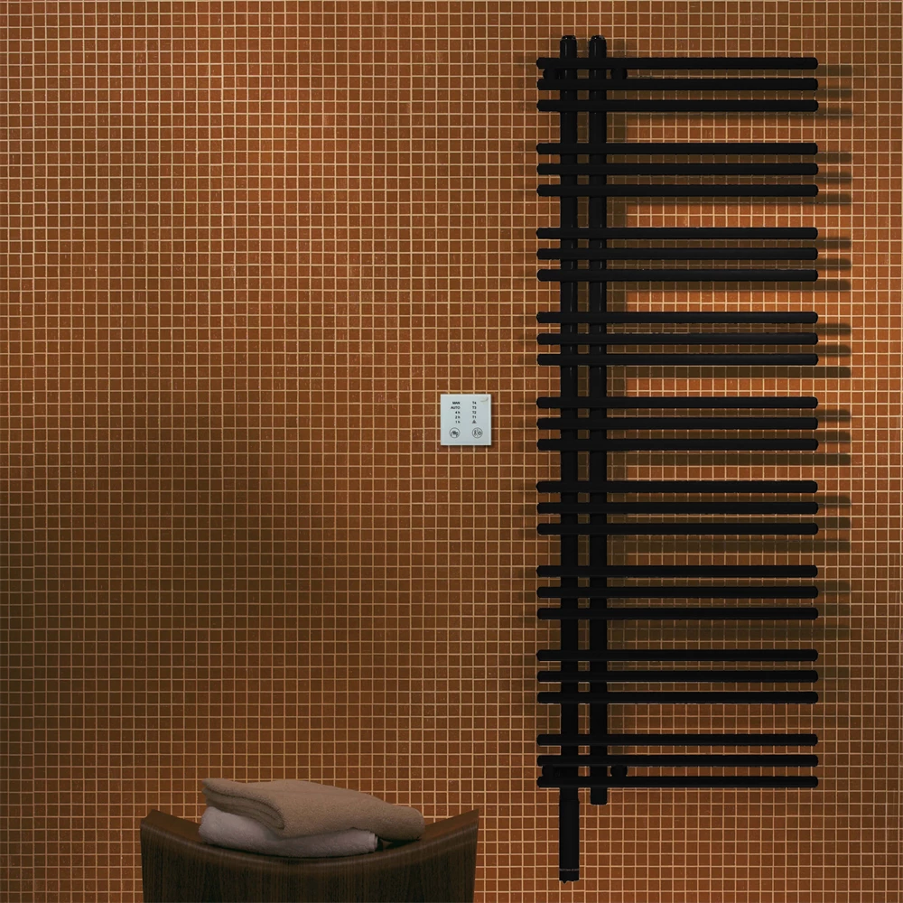 Zehnder Yucca Asym törölközőszárító radiátor 1304x478 mm, Jet Black (RAL9005)